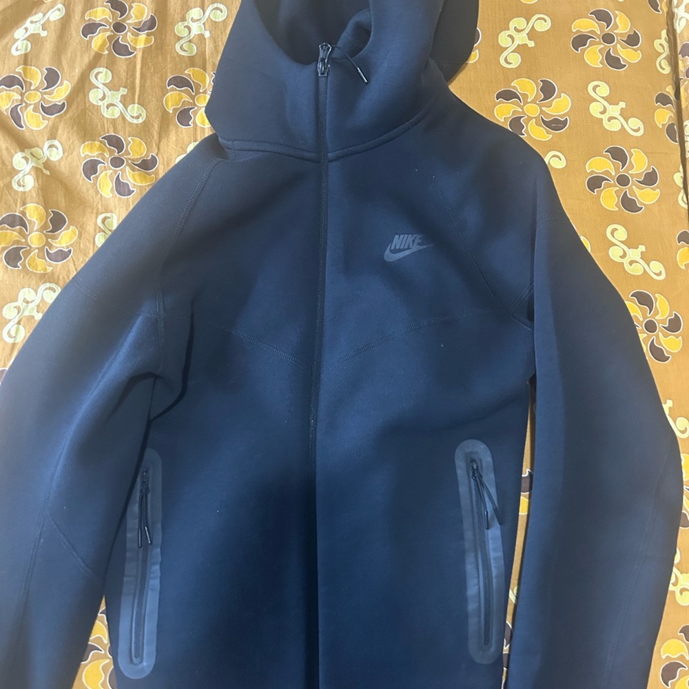 Small Black Nike Tech Fleece *2024 Version*
